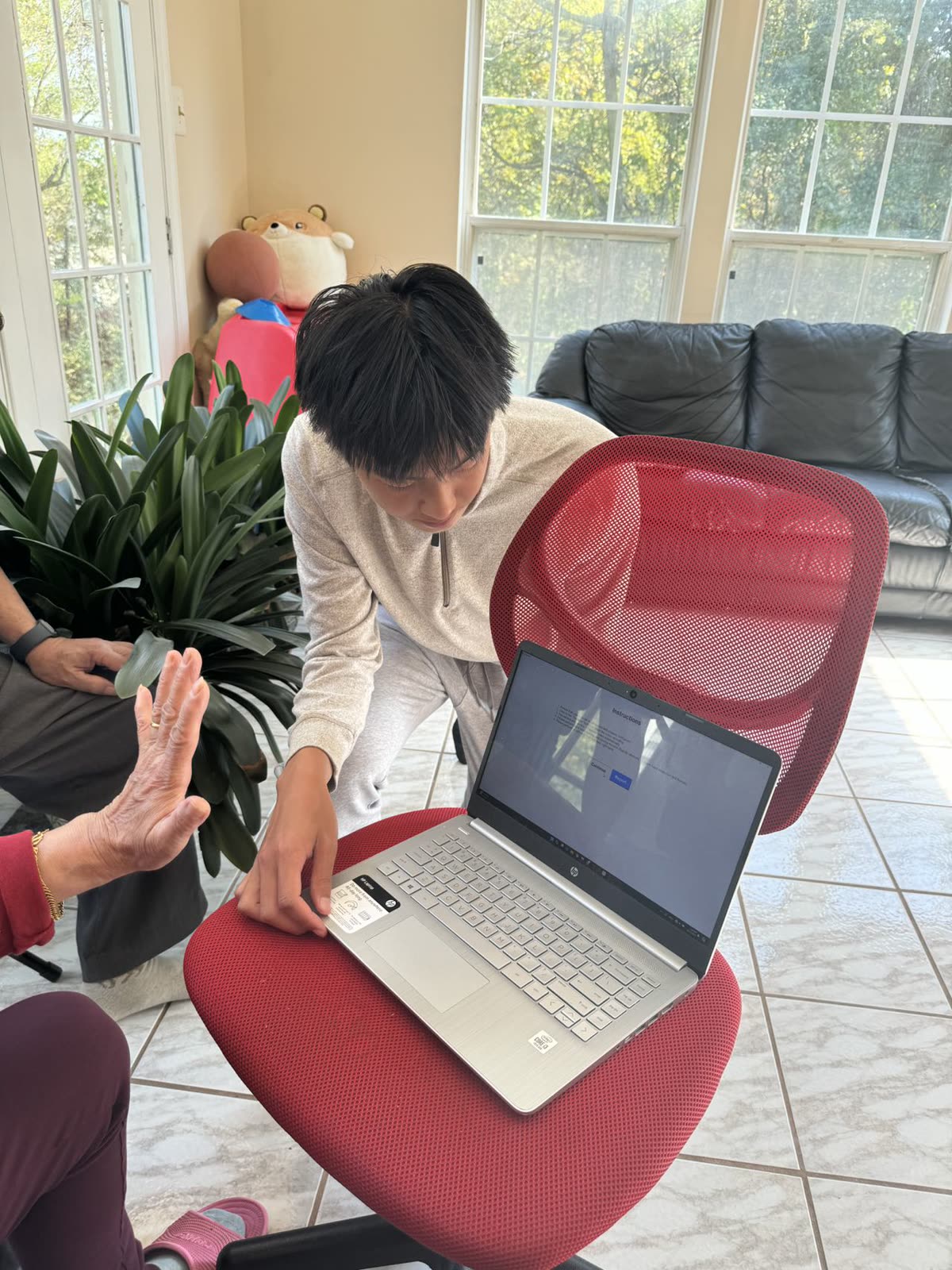 Eric guiding a volunteer participant through the ParkinsonAI hand-movement protocol